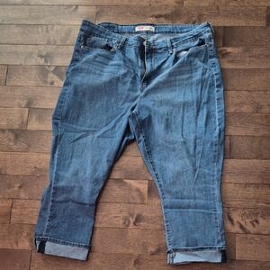 Signature by Levi Strauss Mid-Rise Capri Jeans 18